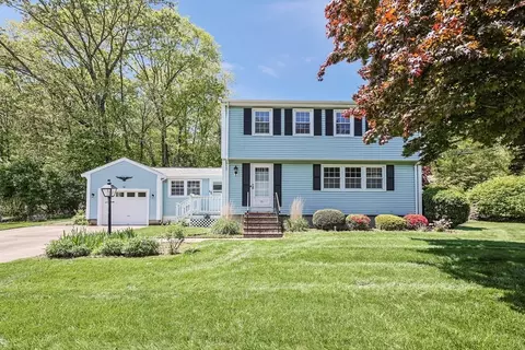 30 Mackintosh St, Franklin, MA 02038