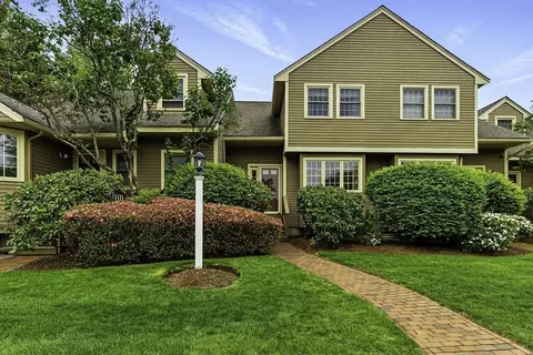 14 Weybridge Ln #14, Hopkinton, MA 01748
