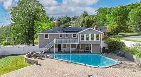 41 Briarwood Rd, Framingham, MA 01701
