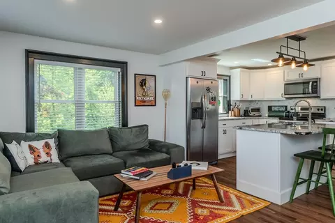 143 West St, Easthampton, MA 01027 photo 8