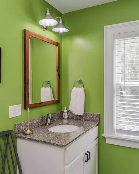 143 West St, Easthampton, MA 01027 photo 18