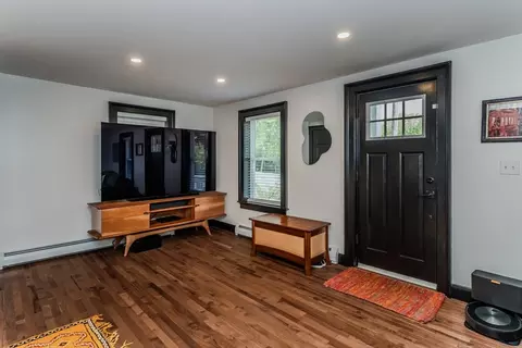 143 West St, Easthampton, MA 01027 photo 4