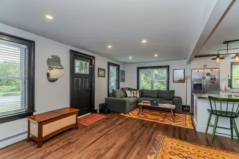 143 West St, Easthampton, MA 01027 photo 5