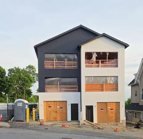 47 Laurel St, Worcester, MA 01605