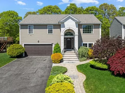 1072 Laurel St, Fall River, MA 02721