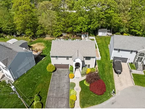 View/Area - 1072 Laurel St, Fall River, MA 02721 photo 3 of 4
