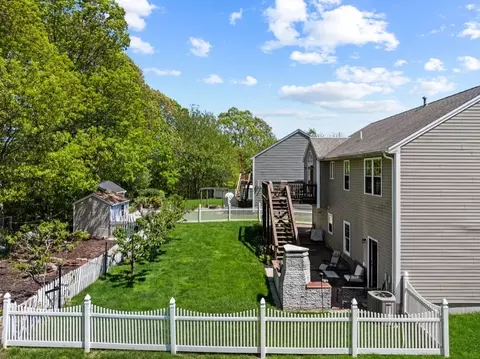 Exterior - 1072 Laurel St, Fall River, MA 02721 photo 5 of 5