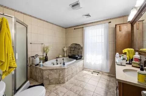 Bath - 1072 Laurel St, Fall River, MA 02721 photo 1 of 2
