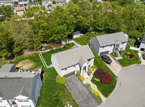 View/Area - 1072 Laurel St, Fall River, MA 02721 photo 2 of 4