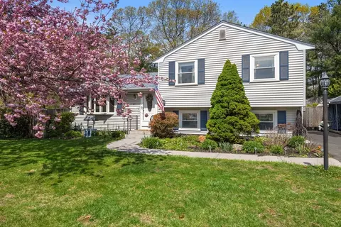 65 Yale Ave, Plymouth, MA 02360