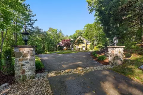 5 Cabral Dr, Middleton, MA 01949