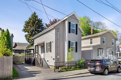 20 Planters St, Salem, MA 01970