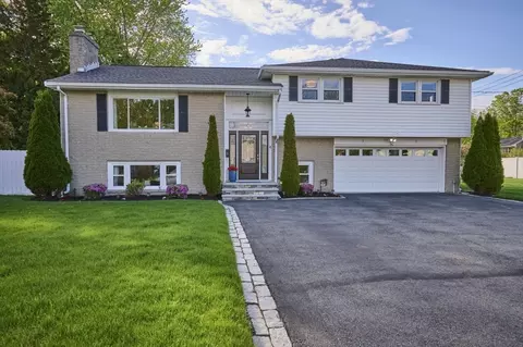 5 Rando Ln, Waltham, MA 02451