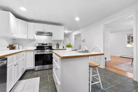 Kitchen - 40 Cornell Rd, Beverly, MA 01915 photo 3 of 4
