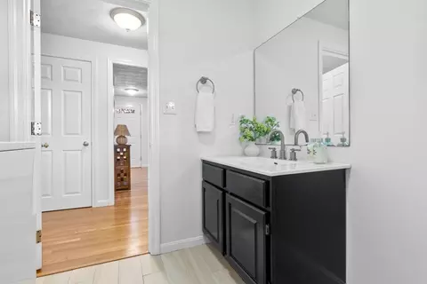 Bath - 40 Cornell Rd, Beverly, MA 01915 photo 1 of 5