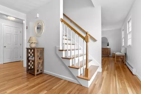 Entry Way - 40 Cornell Rd, Beverly, MA 01915 photo 2 of 2