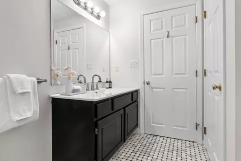 Bath - 40 Cornell Rd, Beverly, MA 01915 photo 5 of 5