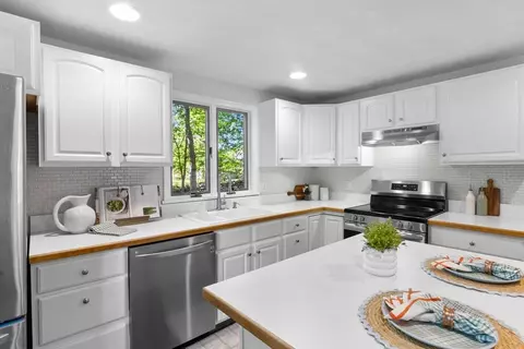 Kitchen - 40 Cornell Rd, Beverly, MA 01915 photo 2 of 4