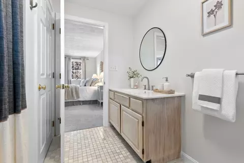 Bath - 40 Cornell Rd, Beverly, MA 01915 photo 2 of 5