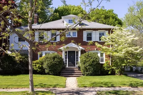 35 Vineyard Rd, Newton, MA 02459