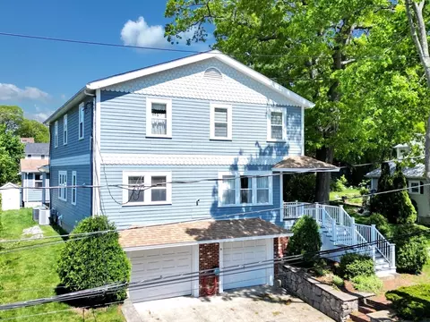 9 Bobolink St, West Roxbury, MA 02132