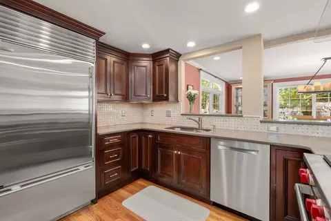 4 Granite St, Wellesley, MA 02482 photo 8