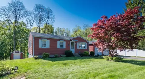 319 Brookside Cir, Northampton, MA 01062