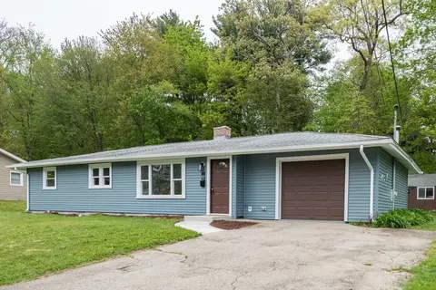 84 Poole Cir, Holbrook, MA 02343