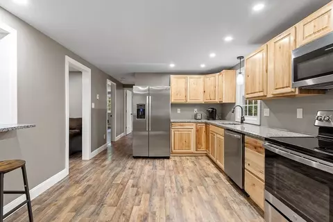 Entry Way - 96 Glendale Ave, Athol, MA 01331 photo 1 of 2