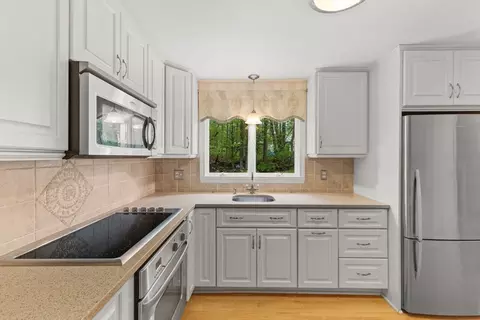 21 Warren St E, Raynham, MA 02767 photo 8