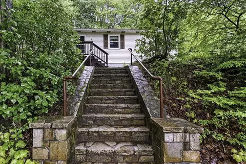 2 Oswald St, Worcester, MA 01607