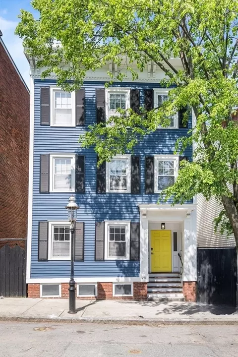 28 Concord St #1, Boston, MA 02129