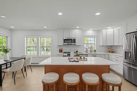84 Mowry St, Mendon, MA 01756 photo 9