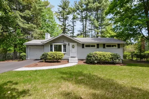 15 Lakeshore Dr, Norfolk, MA 02056