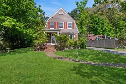 676 Salem St, Groveland, MA 01834