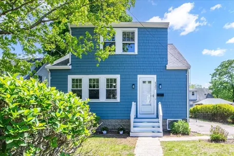 127 Mutton Ln, Weymouth, MA 02189