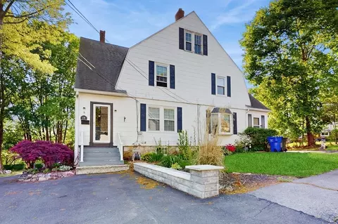 19 Oak St, Hopedale, MA 01747