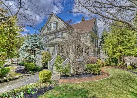 69 Richardson Rd, Melrose, MA 02176