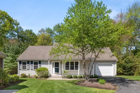60 Brewster Rd #60, Stoughton, MA 02072