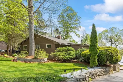 21 River Rd, Merrimac, MA 01860