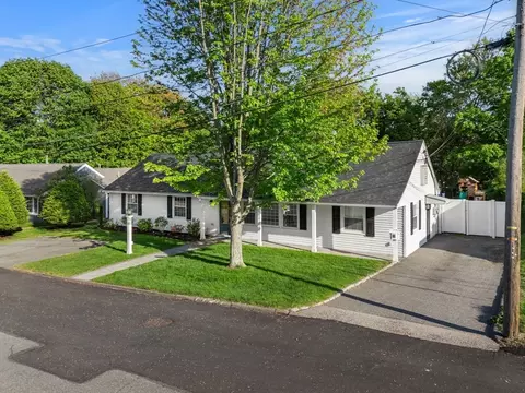 17 Melba Ln, Stoneham, MA 02180