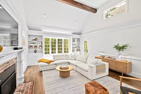 Living - 45 Popes Ln, Hingham, MA 02043 photo 3 of 4