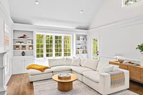 Living - 45 Popes Ln, Hingham, MA 02043 photo 2 of 4