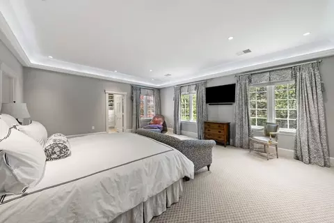 Bedroom - 11 Greylock Rd, Wellesley, MA 02481 photo 2 of 4