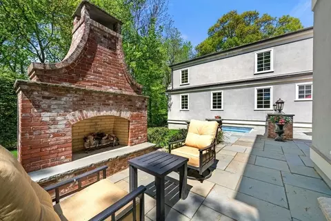 Exterior - 11 Greylock Rd, Wellesley, MA 02481 photo 4 of 6