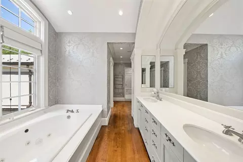 Bath - 11 Greylock Rd, Wellesley, MA 02481 photo 2 of 3