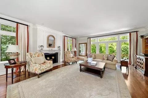 Living - 11 Greylock Rd, Wellesley, MA 02481 photo 2 of 5