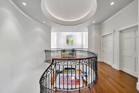 Entry Way - 11 Greylock Rd, Wellesley, MA 02481 photo 5 of 6