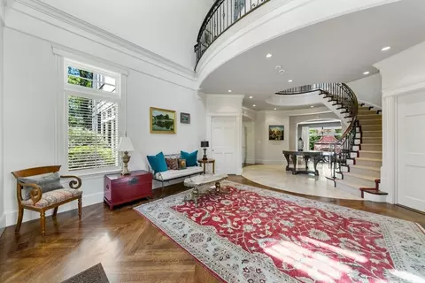 Entry Way - 11 Greylock Rd, Wellesley, MA 02481 photo 2 of 6