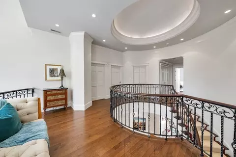 Entry Way - 11 Greylock Rd, Wellesley, MA 02481 photo 6 of 6